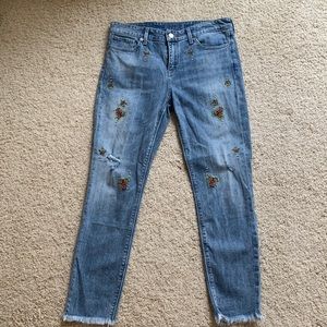 Lucky brand cropped jeans with embroidery.
